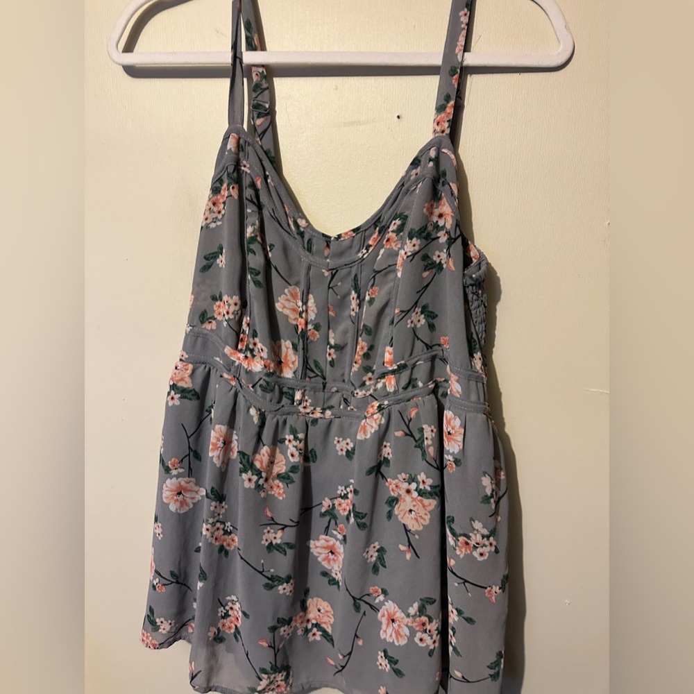 Women’s floral flowy tank
